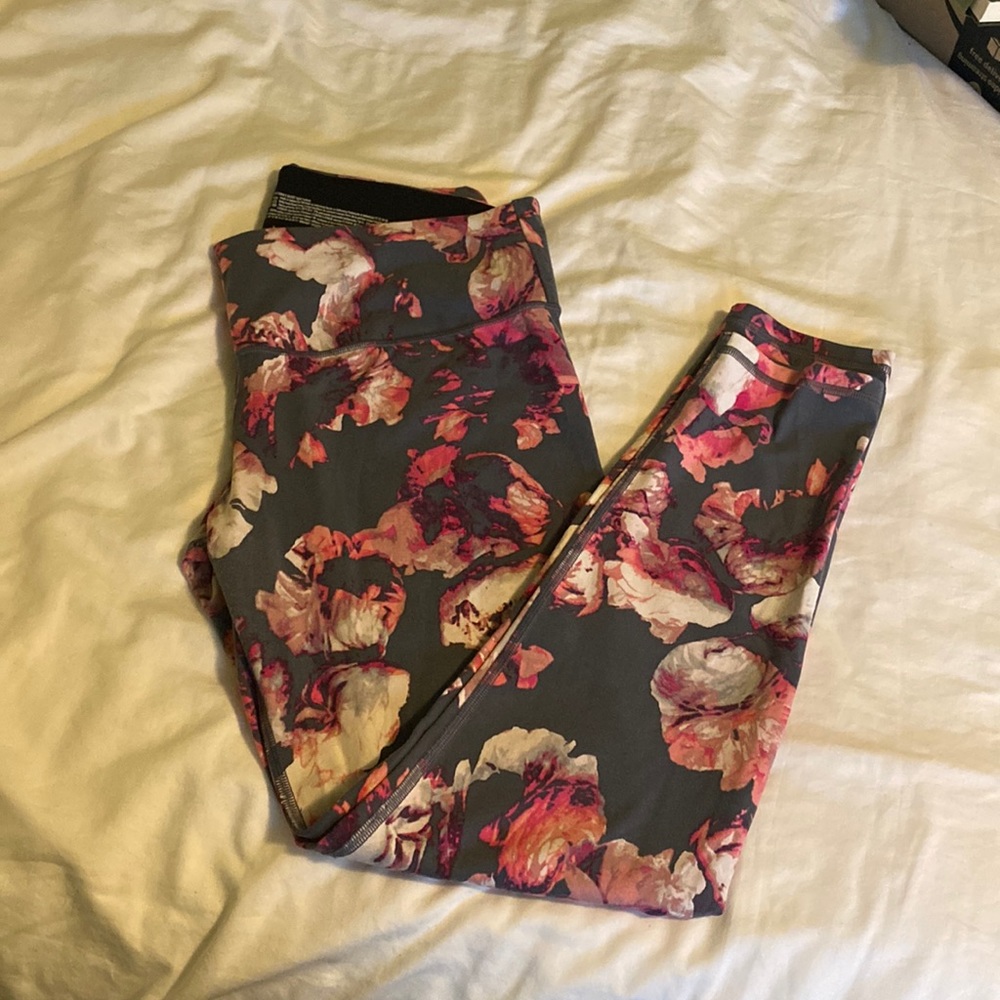 Victoria Sport Floral Leggings size L